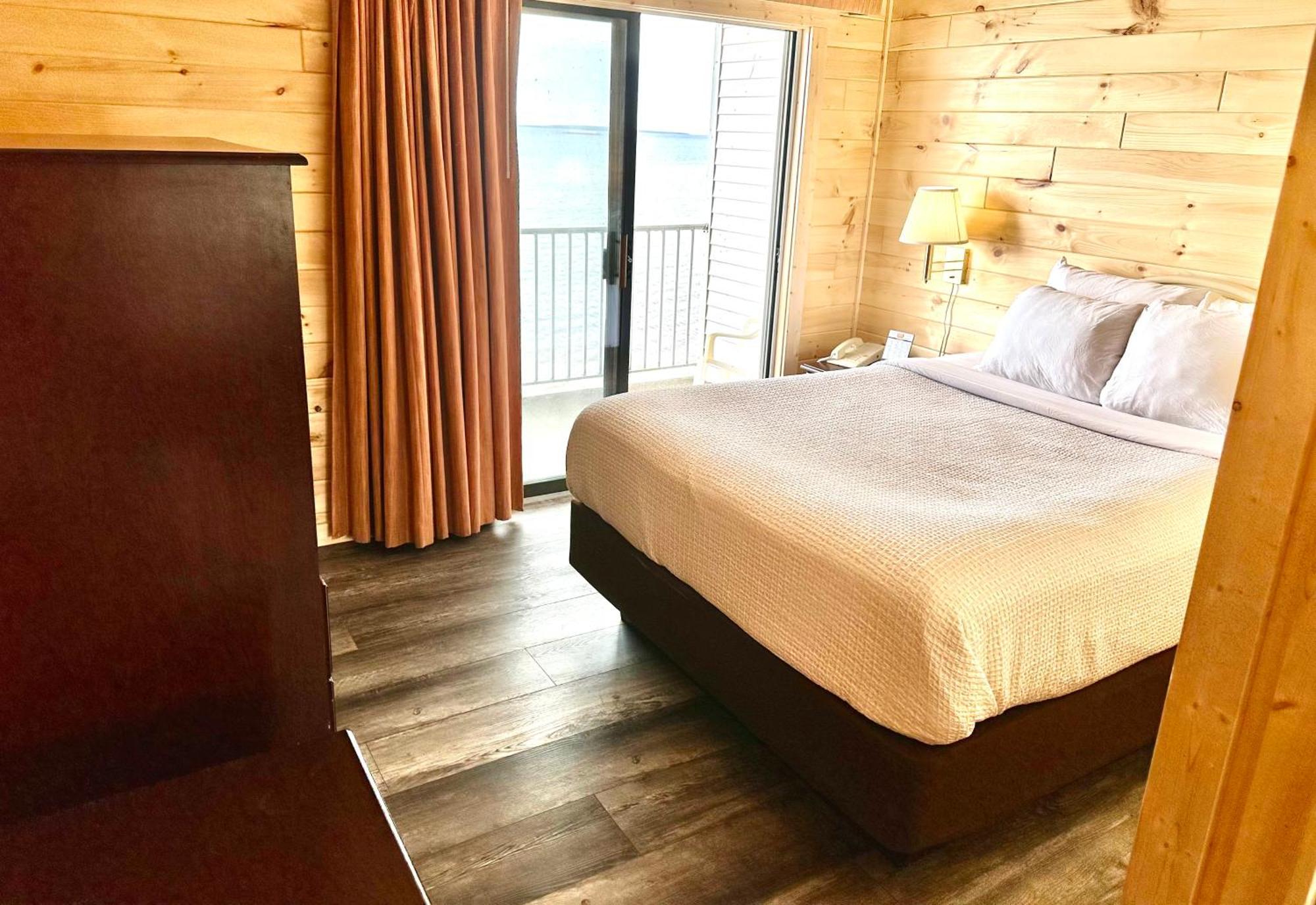 Sunrise Beach Motel 맥키노 시티 외부 사진