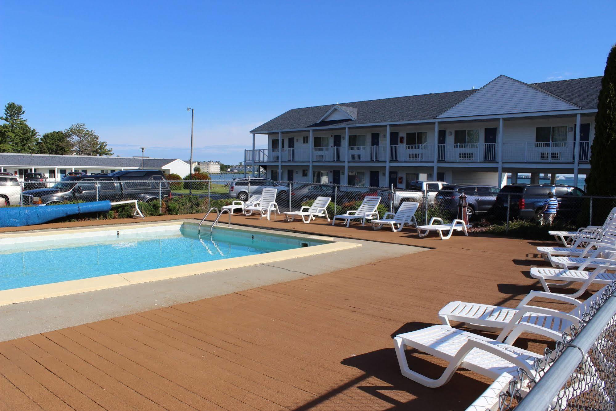 Sunrise Beach Motel 맥키노 시티 외부 사진