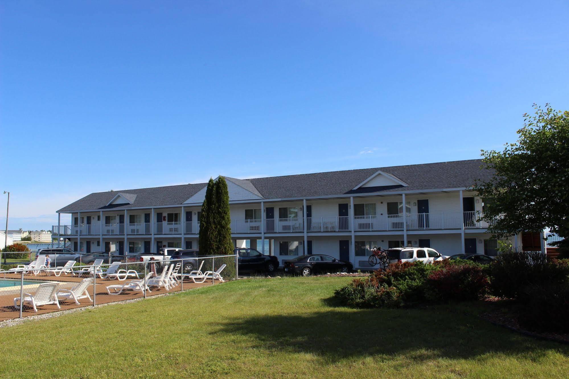 Sunrise Beach Motel 맥키노 시티 외부 사진
